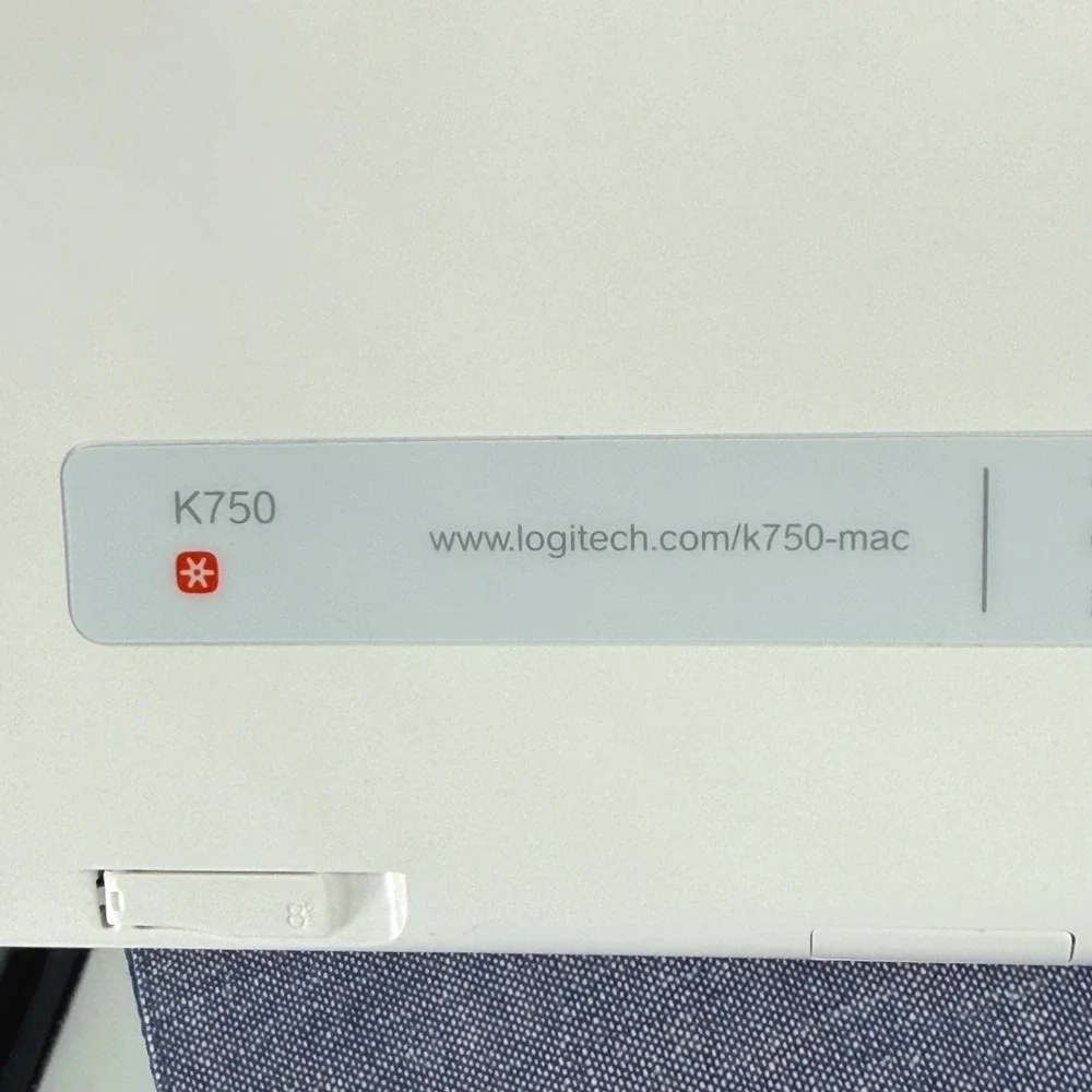 Logitech K750 Wireless Solar Keyboard Mac Silver White Y-R0016‎ Ultra Slim